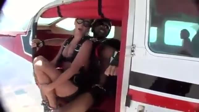 Sex while skydiving